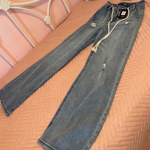 Wide Leg Jeans with Drawstring - Picture 4 of 6